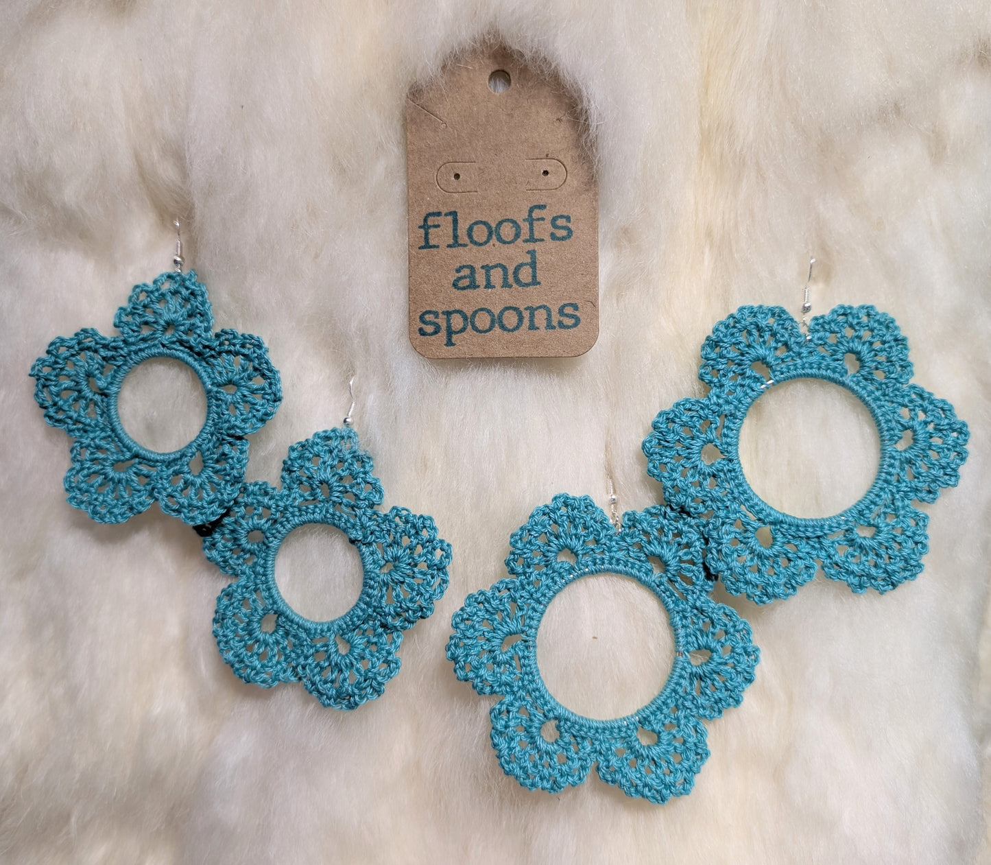 Light teal lacy flowers (XL - left)