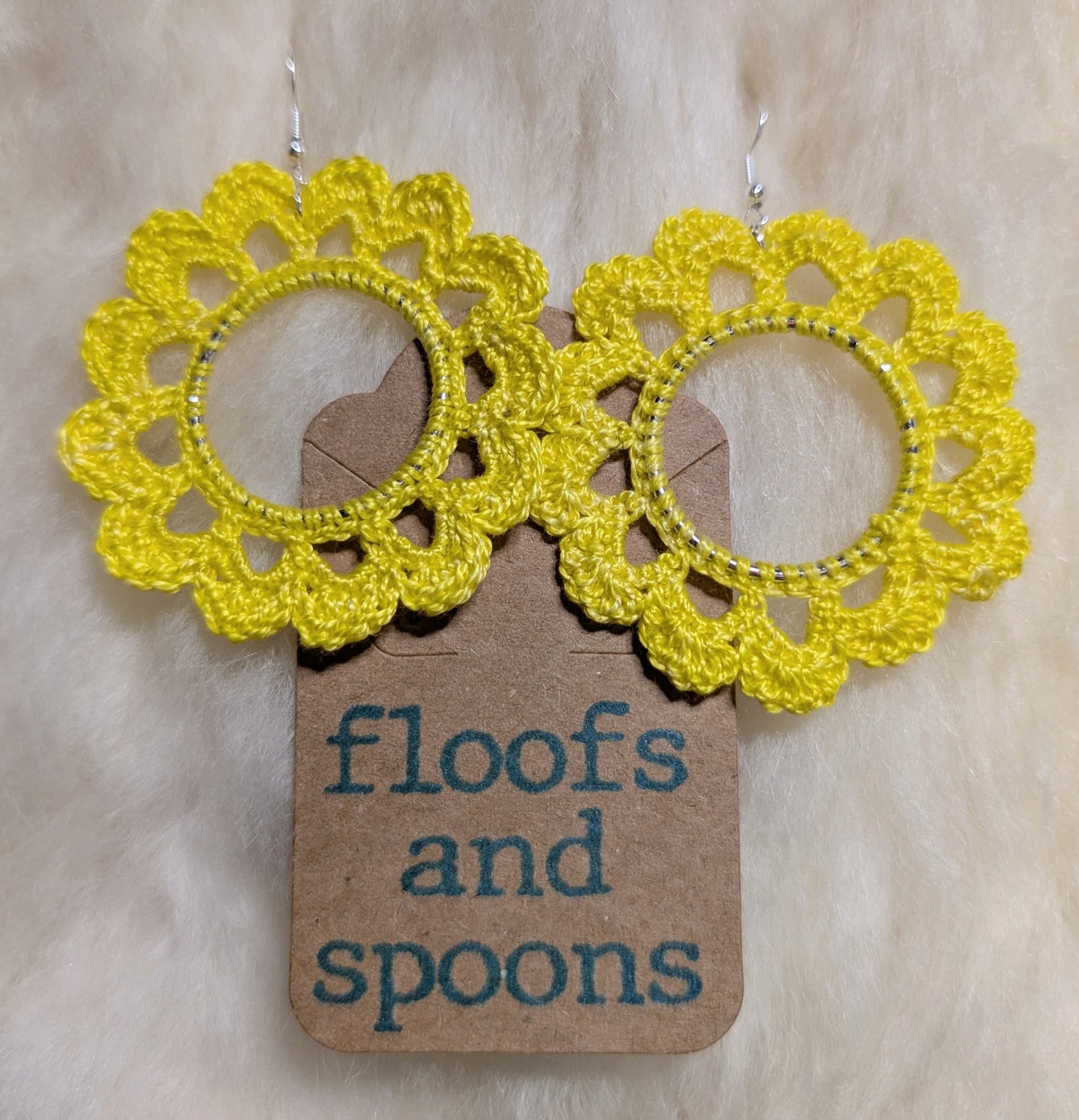 Yellow hoop flowers (L)