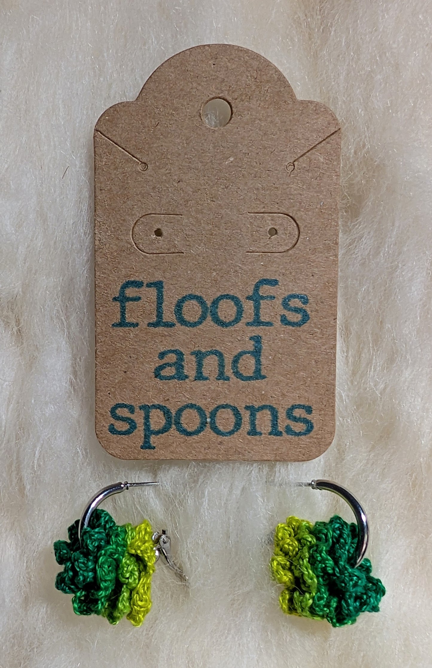 A few tiny green flowers (xs)