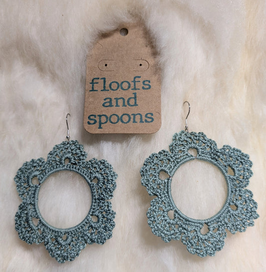 Sage green lacy flowers (XXL)